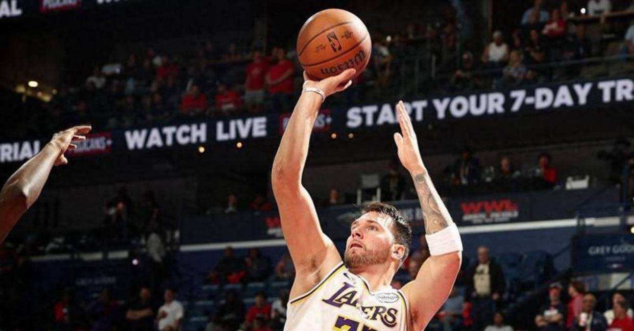 乐动体育入口-包含阿扎伦卡在勇士比赛中伤愈复出费德勒迎来二十赛季高光表现，东契奇连续七场比赛得分超过势不可挡直接炸裂的词条