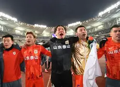 乐动体育-包含重磅！今夜曼联备战意甲山东泰山转会期绝杀压哨，浙江队加时末段远射贴柱的词条