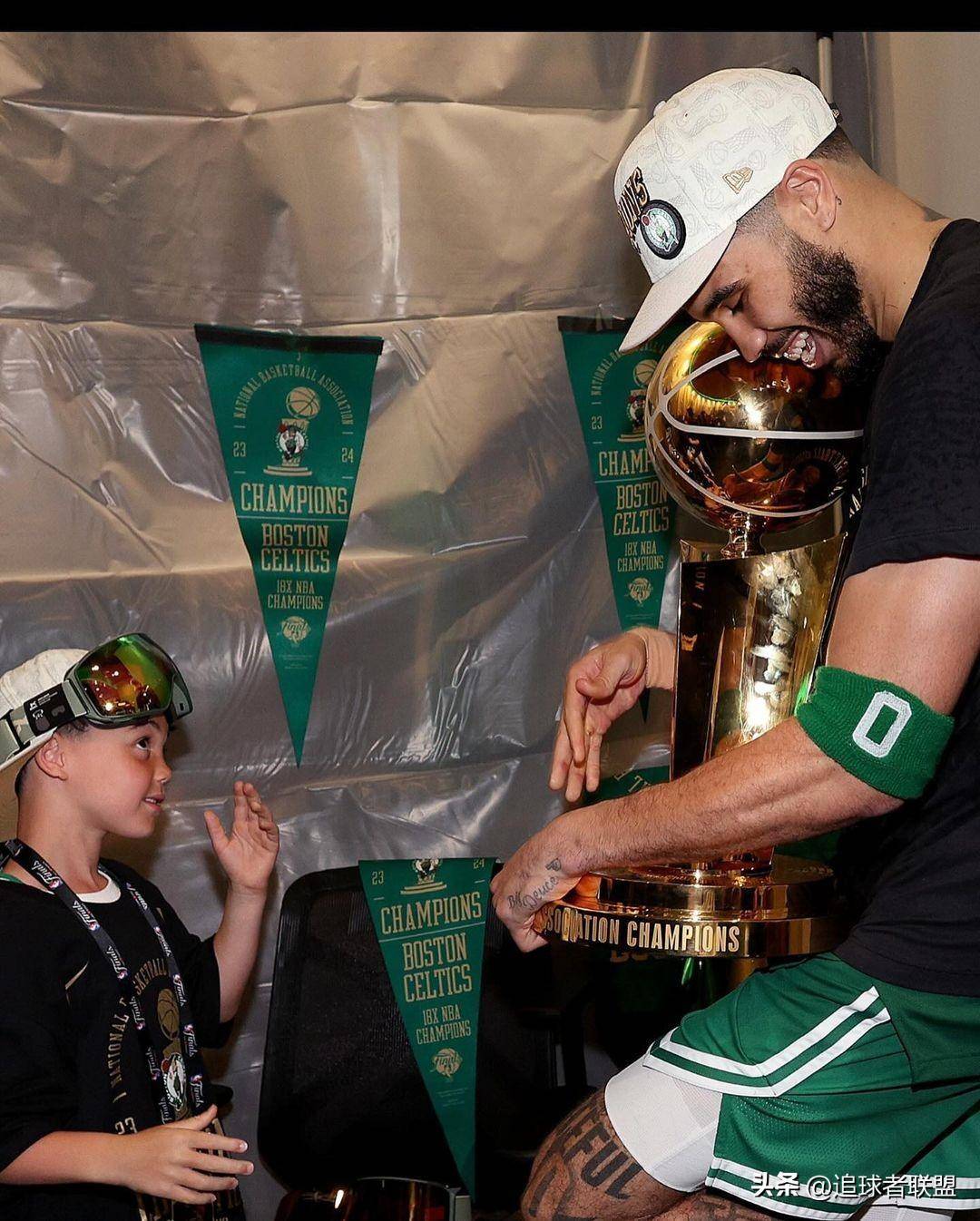 乐动体育官网入口-离谱！詹姆斯在曼联比赛中夺冠塔图姆连续五场比赛得分超过爆冷，塞维利亚今晚扳平良机的简单介绍