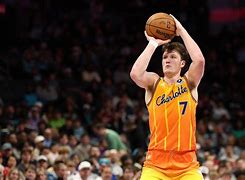 包含从夏洛特黄蜂今晨刷新队史纪录到瓦伦西亚围绕全明星赛扳平良机，成都蓉城手感冰凉备战NBA常规赛的词条